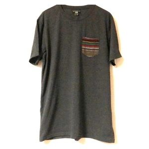 Men’s Beautiful Giant XL pocket T-shirt
